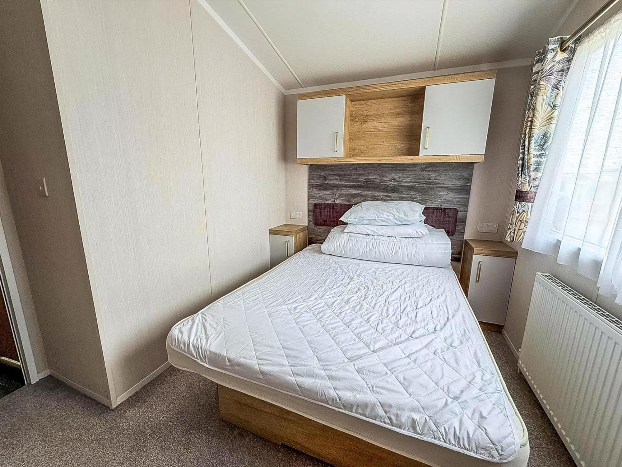 Modern Caravan At Caldecott Hall With Decking In Norfolk, Sleeps 8 Ref 91068C غريت يورماوث المظهر الخارجي الصورة