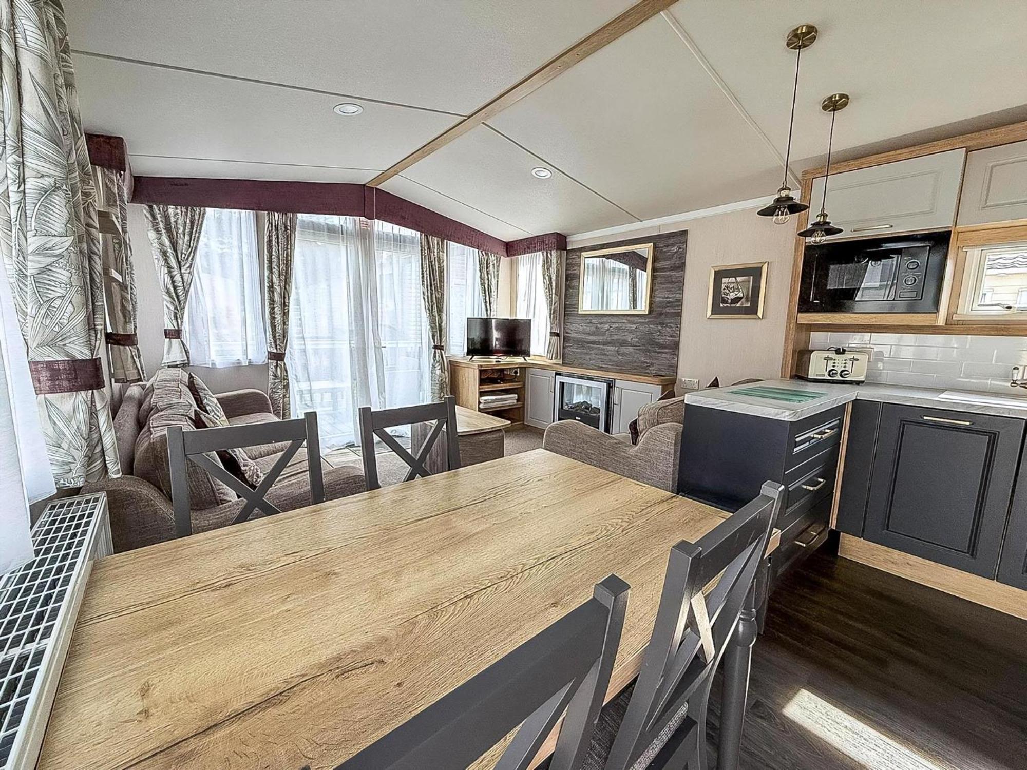 Modern Caravan At Caldecott Hall With Decking In Norfolk, Sleeps 8 Ref 91068C غريت يورماوث المظهر الخارجي الصورة